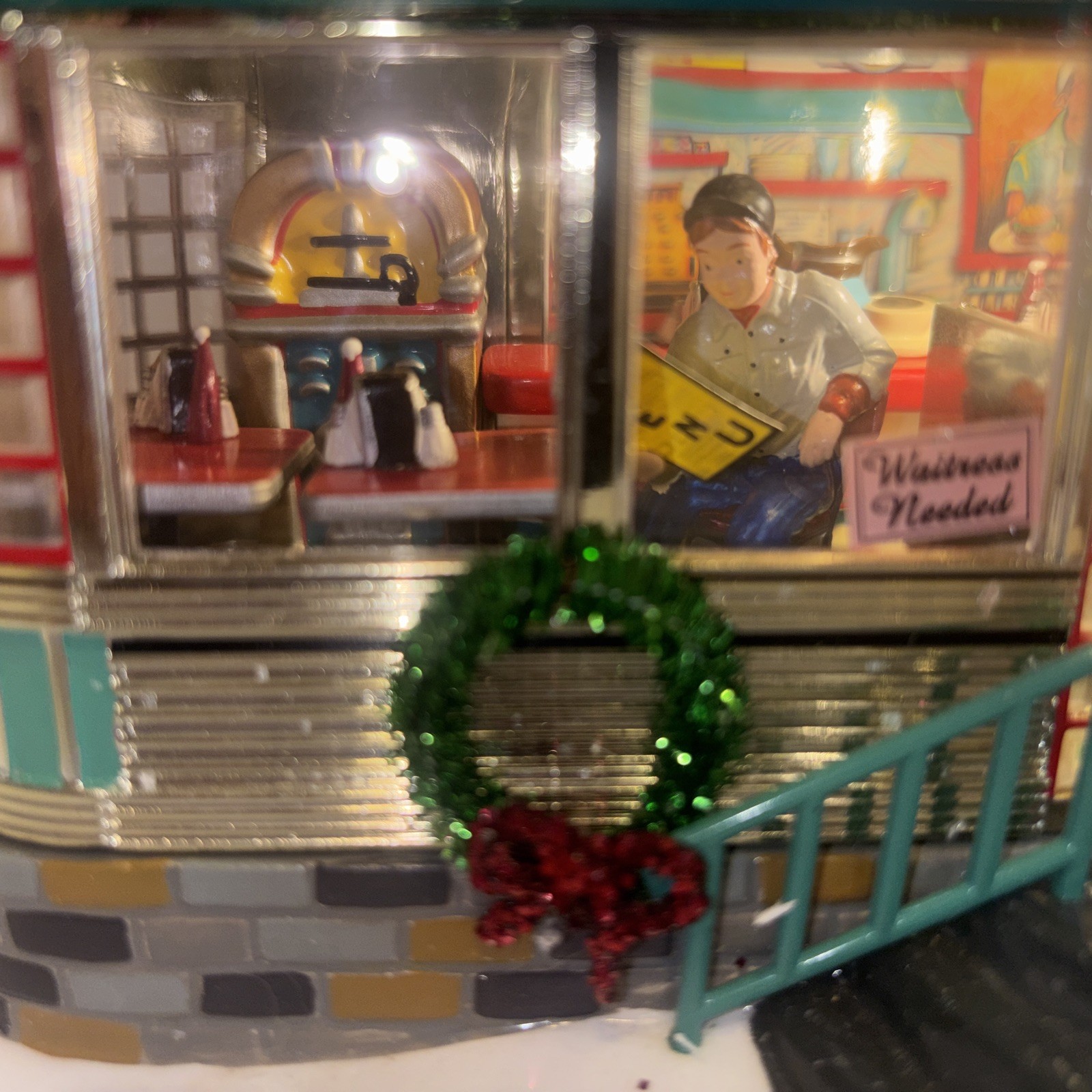 Dept. 56 The Original Snow Village Shelly’s Diner No. 55008 2 Piece Set Working