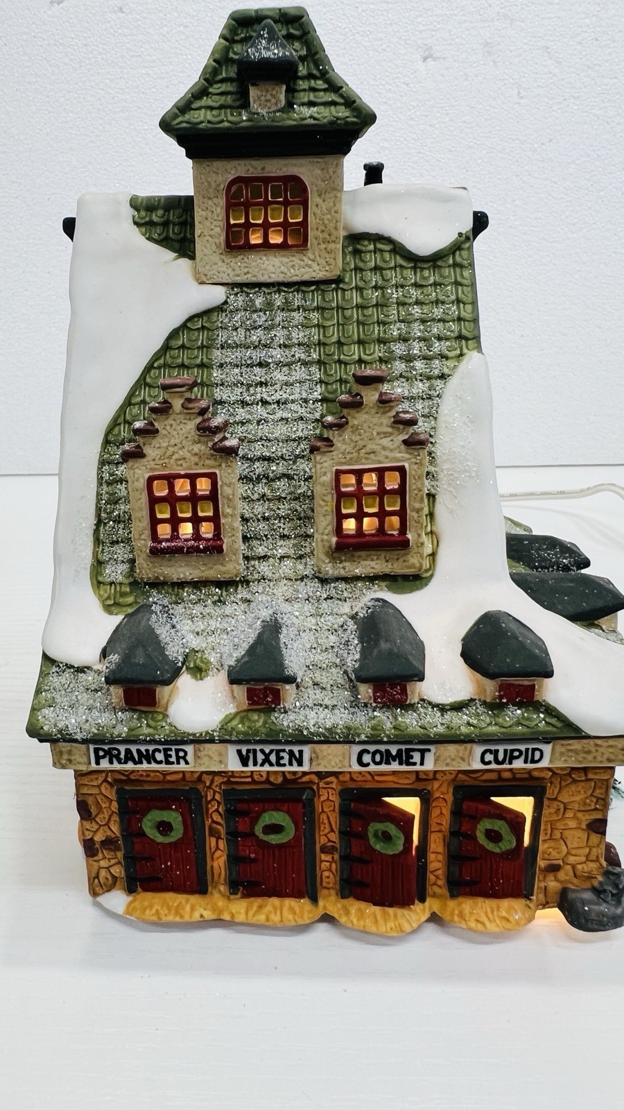 Dept 56 North Pole Series “ Reindeer Barn” Retired 1990 Excellent Condition !