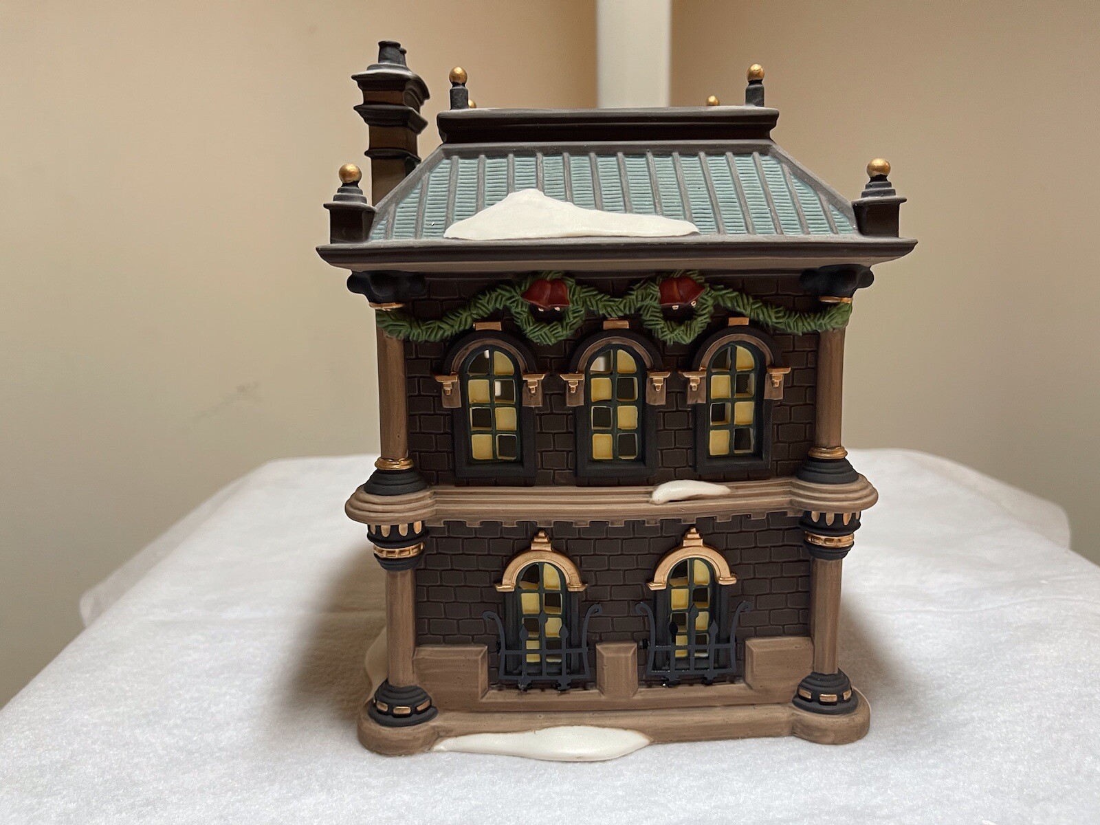 Department 56 RETIRED Dickens’ Village Series “Blenham Street Bank” #58330