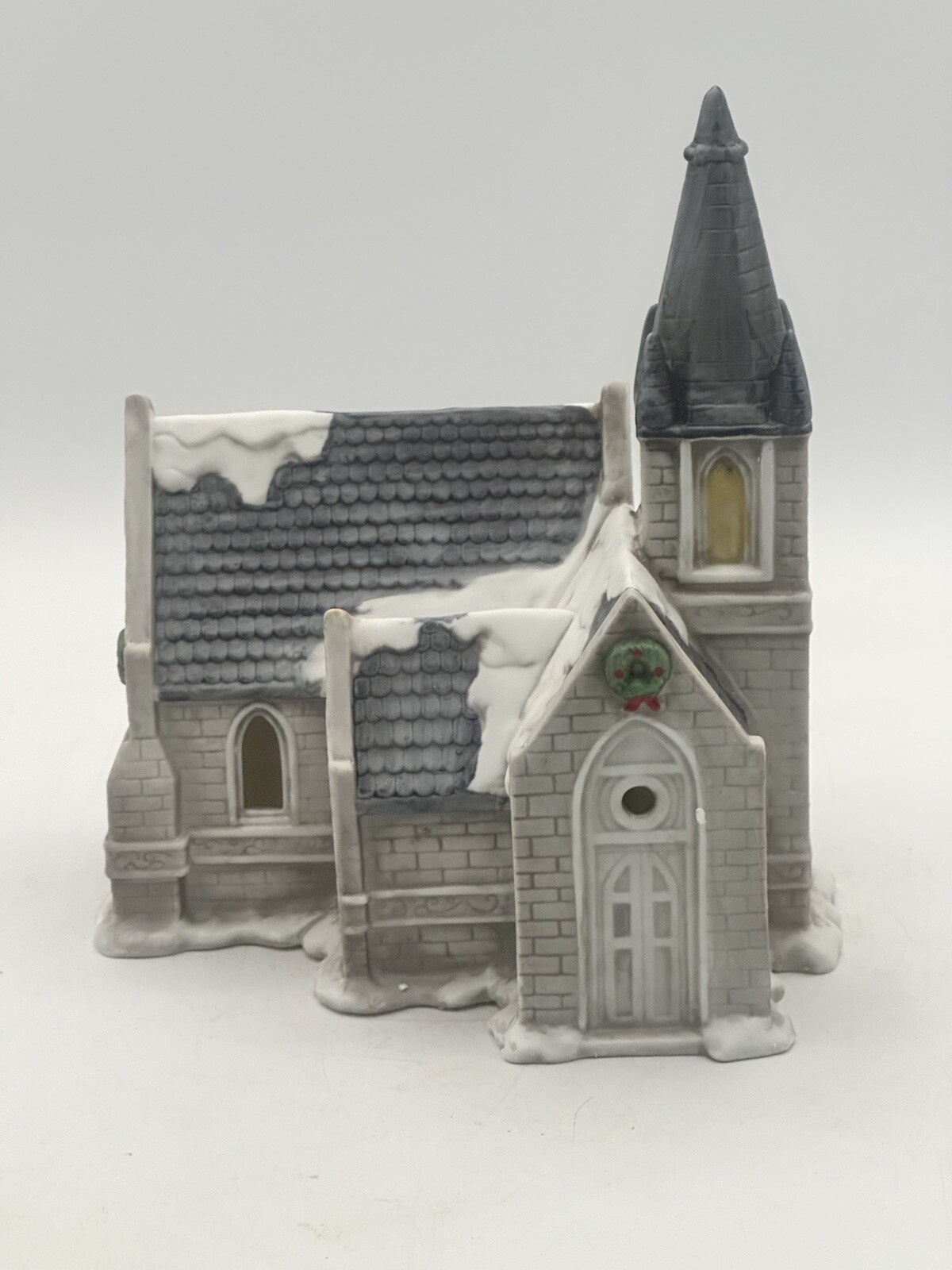 Old World Village Illuminated Cathedral Porcelain Lighted Village Structure 1990