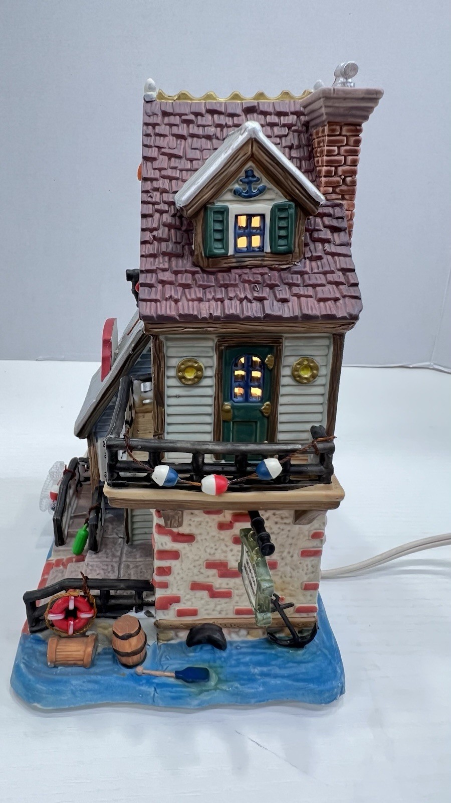 Lemax Plymouth Corners “Jesse’s Boat Supplies & Restaurant” 85698 RARE & NEW !