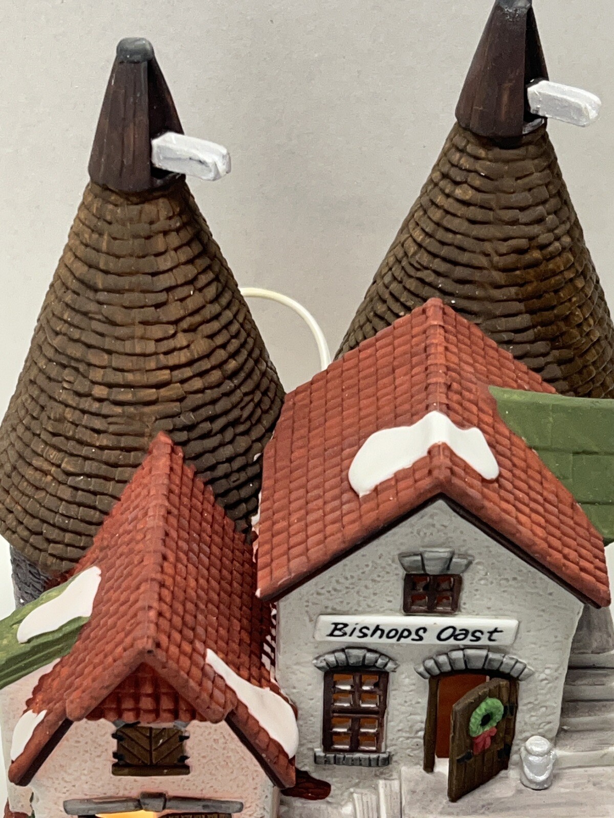 Dept 56 Bishops Oast House Dickens Village Series 5567-0 1990