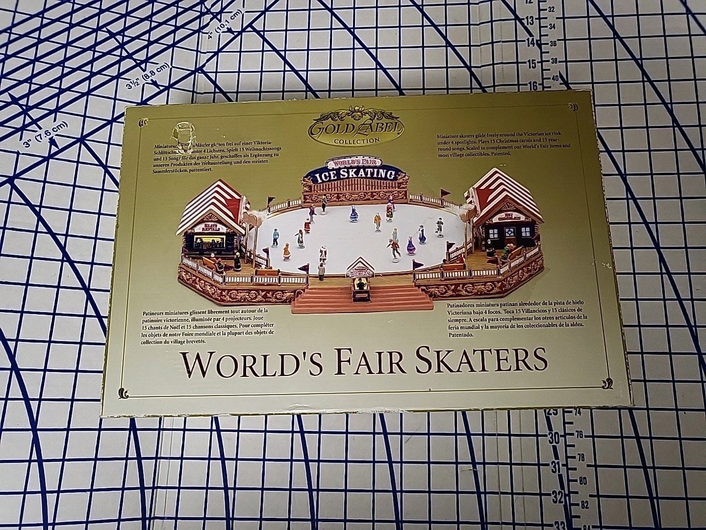 Gold Label Collection – Worlds Fair Skater Skating Rink 2004 Mr Christmas Works