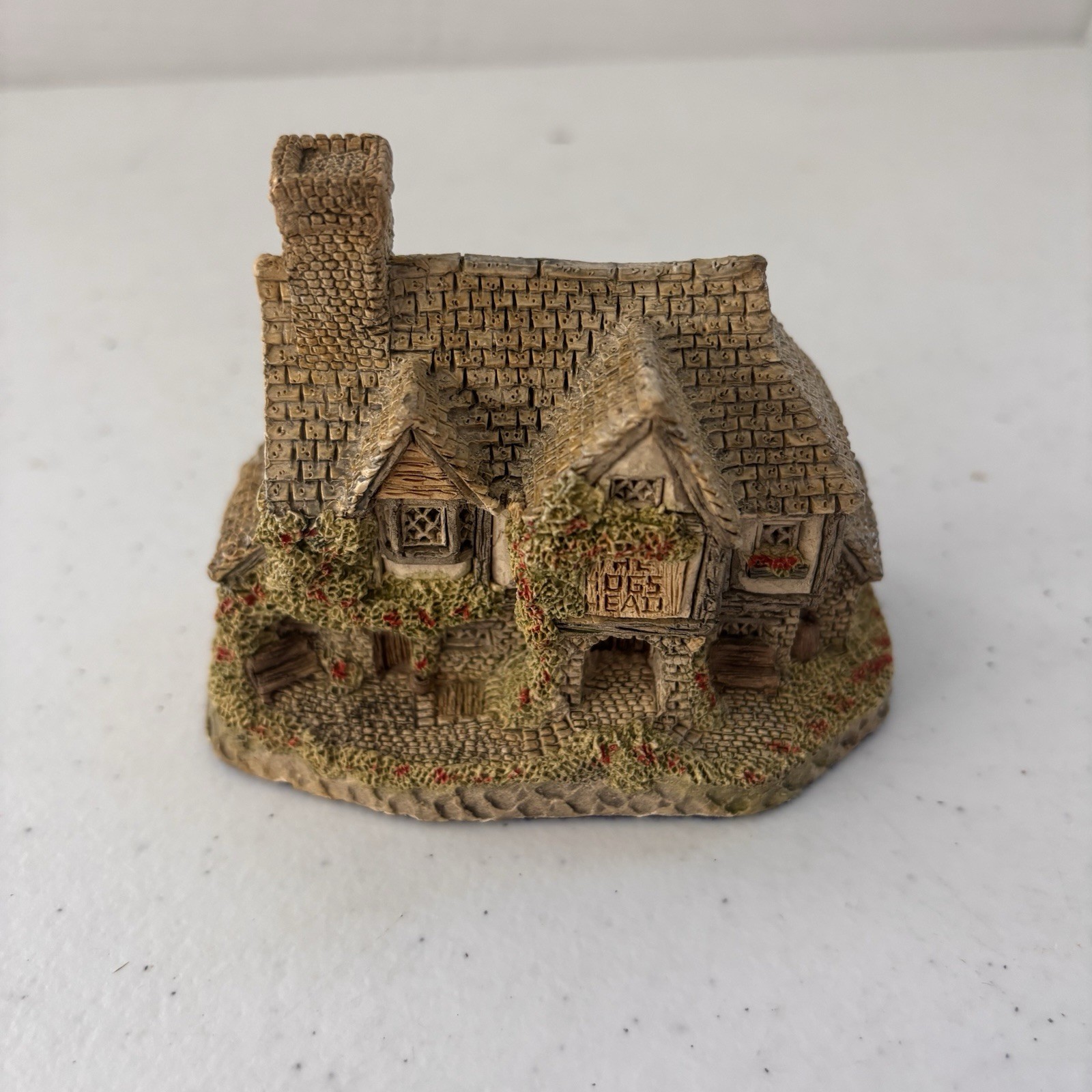 David Winter Cottages “Hogs Head Beer Shop” 1985 John Hine Ltd. in Box And COA