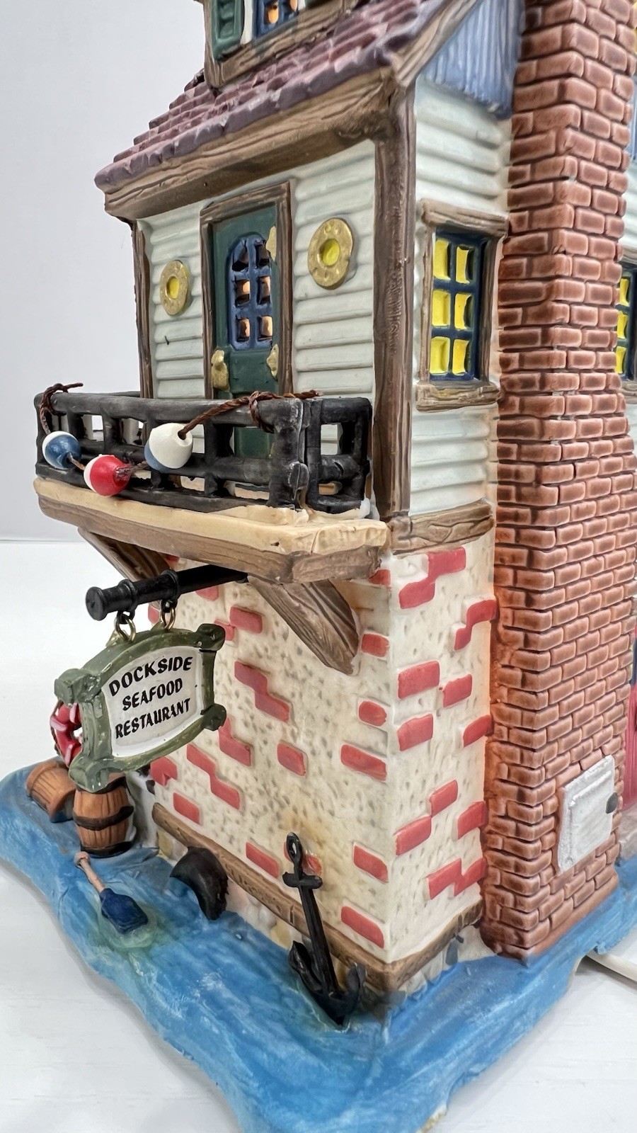 Lemax Plymouth Corners “Jesse’s Boat Supplies & Restaurant” 85698 RARE & NEW !