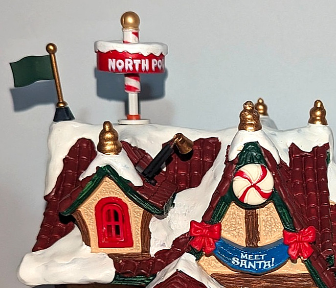 Lemax Kringles Cottage Santa Christmas Village Animated Sound LED Lit Retired