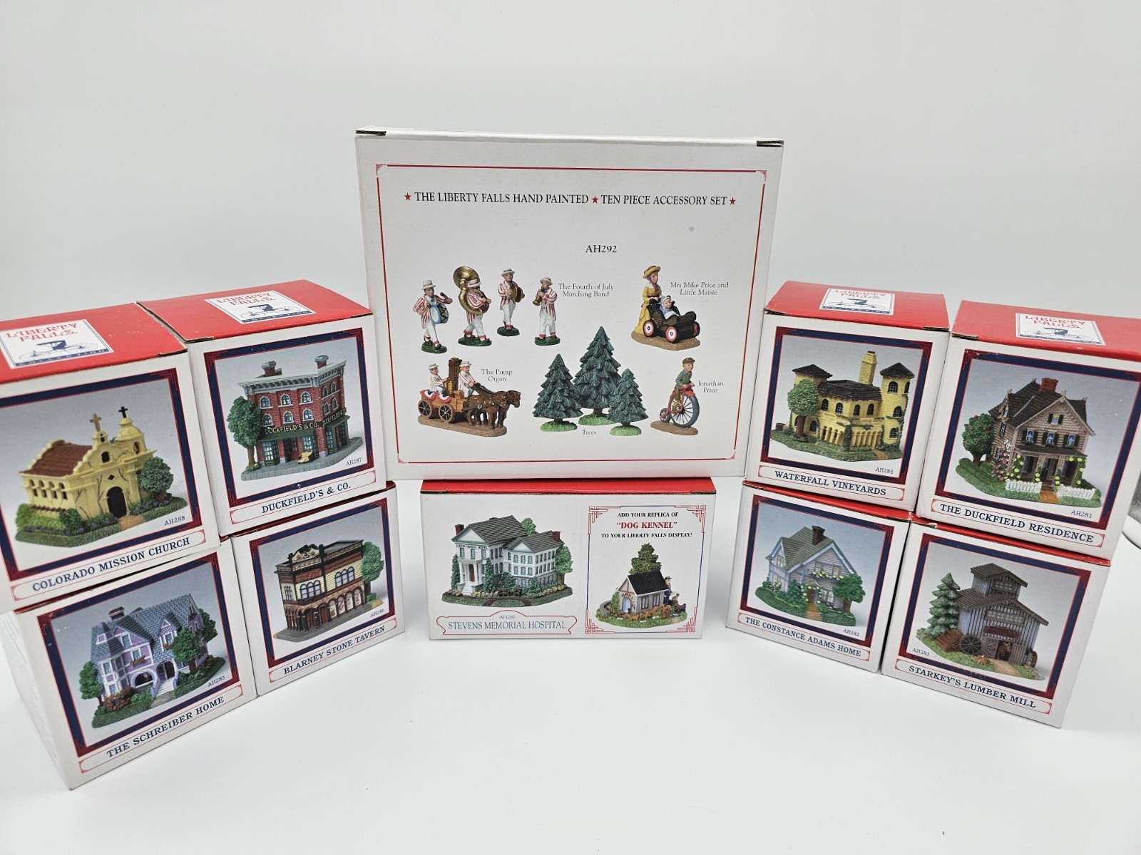 LIBERTY FALLS 03 Complete AMERICANA COLLECTION 9 Buildings 10 Figures Brand New