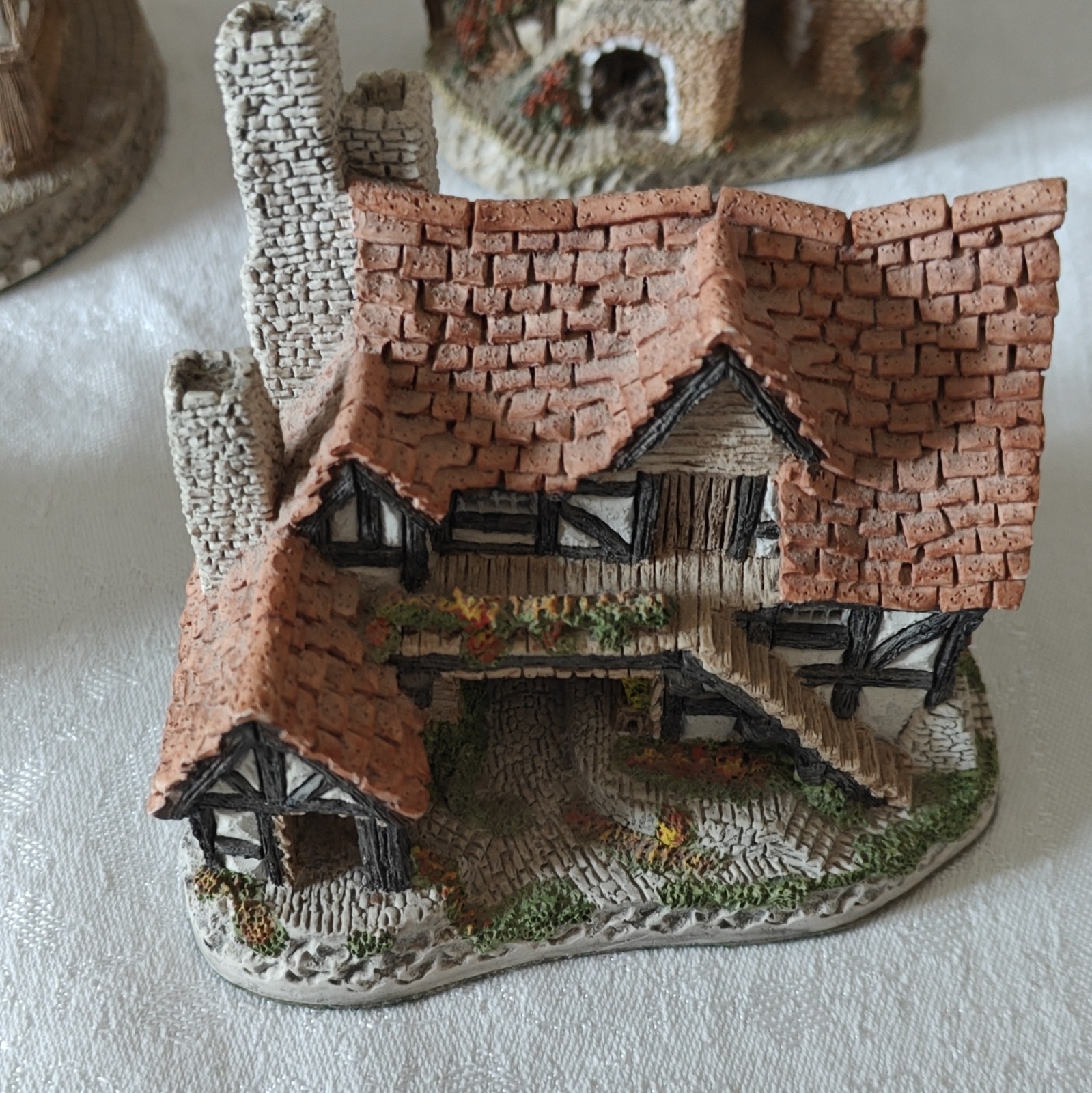 Hand Painted Resin Cottage House Village Figurine, Multicolor, 2 Pack