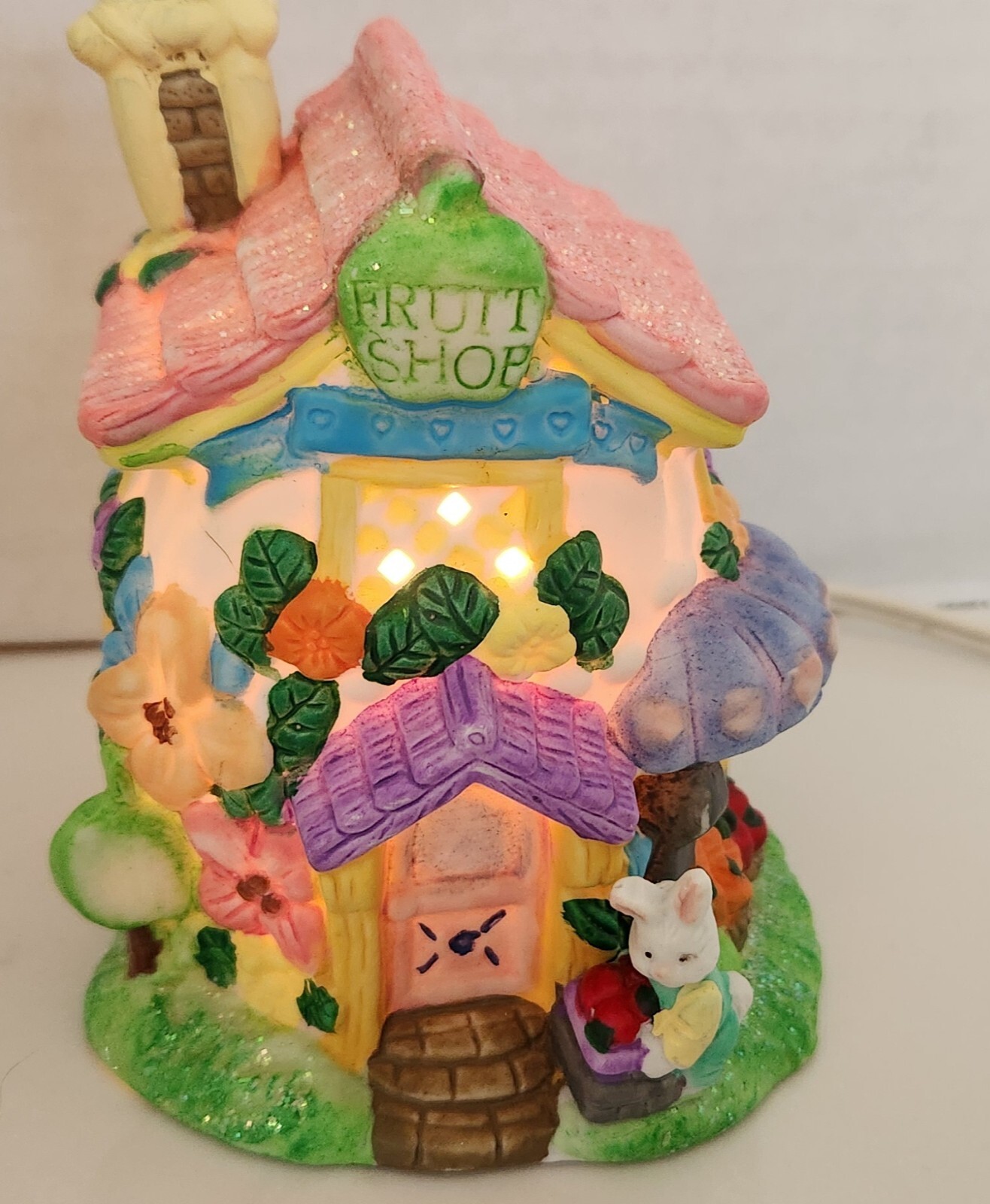 Vintage 2002 HOPPY HOLLOW 5″ Porcelain FRUIT SHOP Bunny Easter Village Light Up