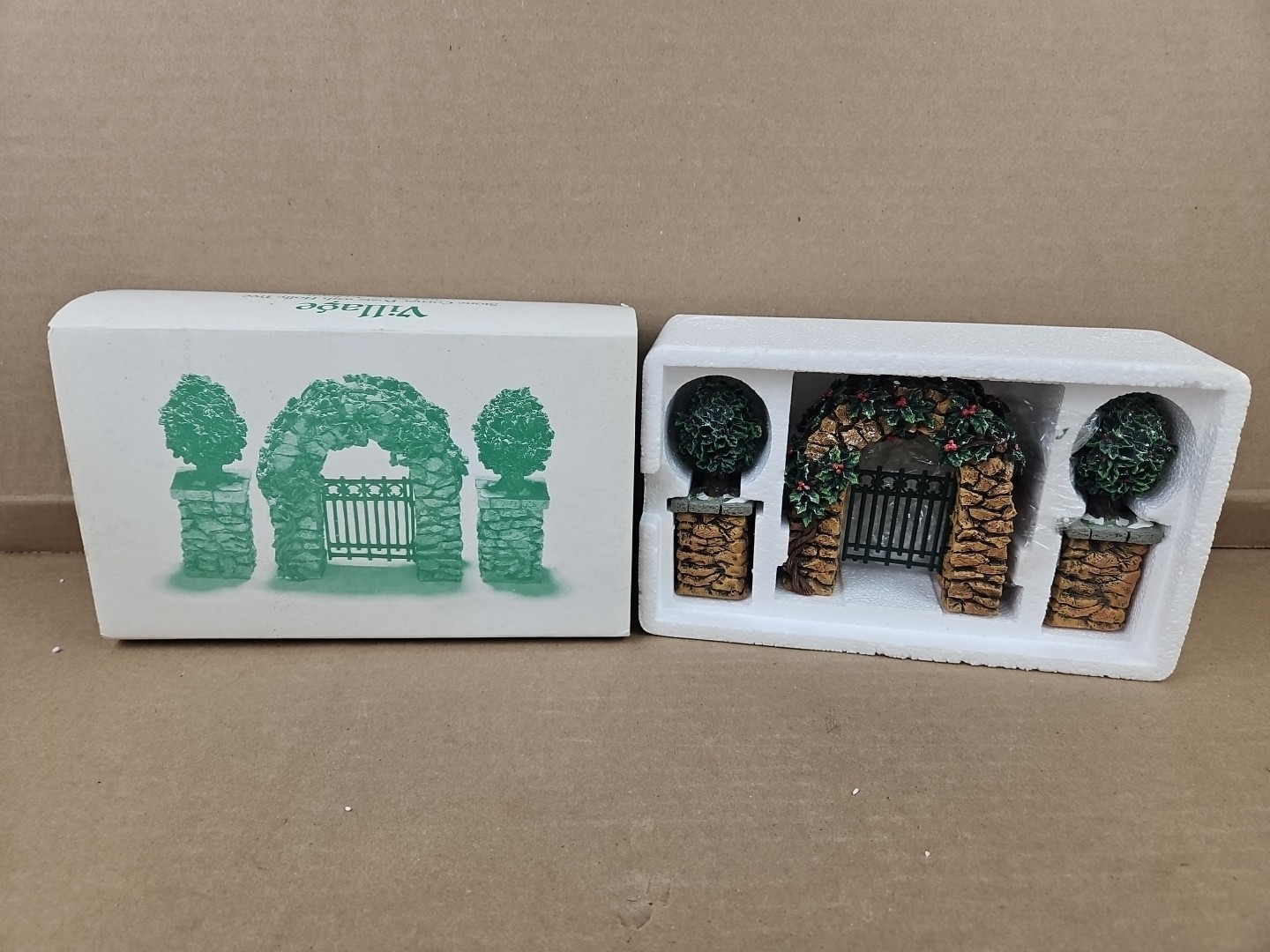Dept 56 STONE CORNER POSTS w/ HOLLY TREE and STONE ARCHWAY 3 Piece Set