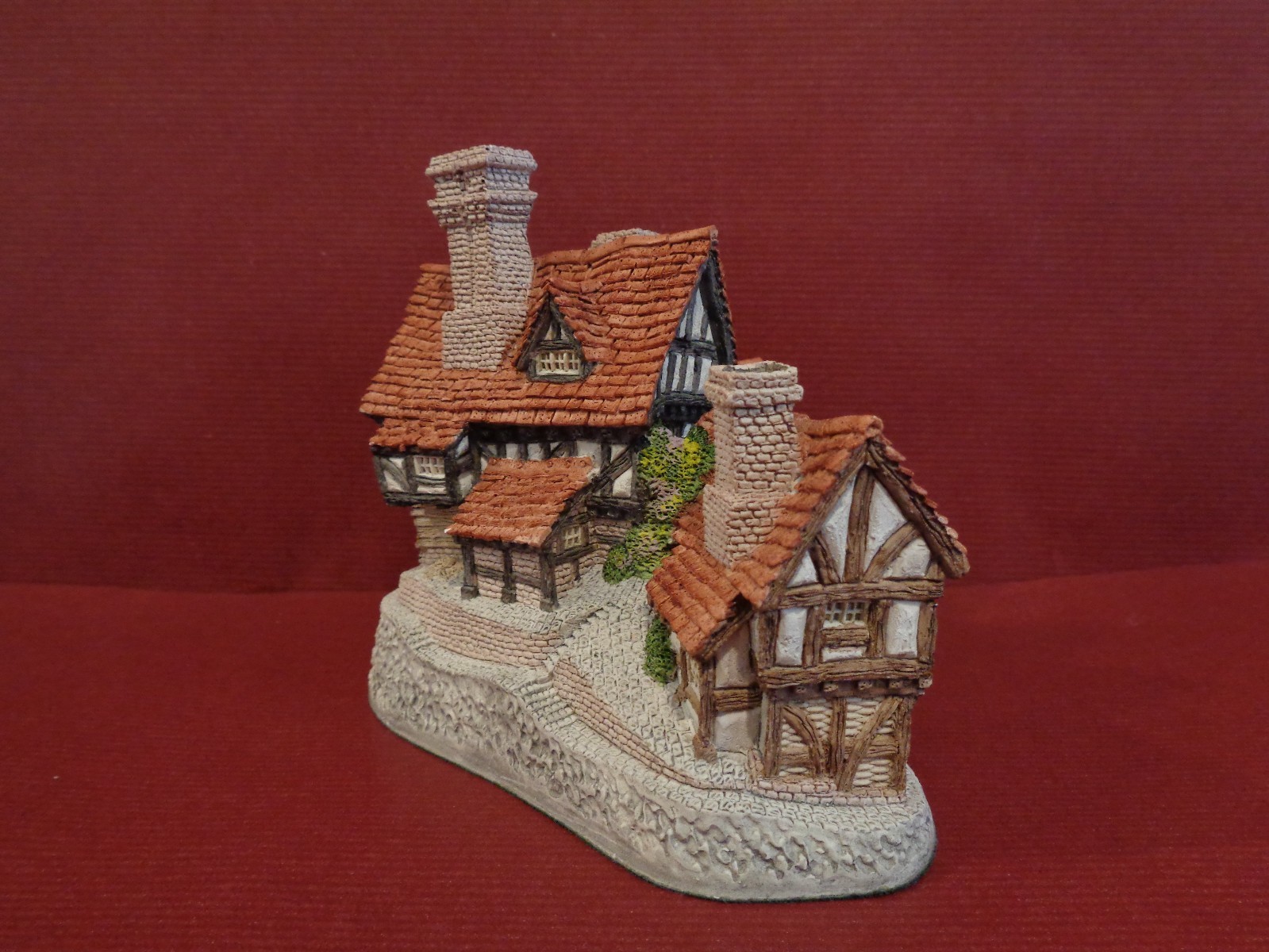 David Winter Cottage “Stratford House” made in Britain in 1981 with original box