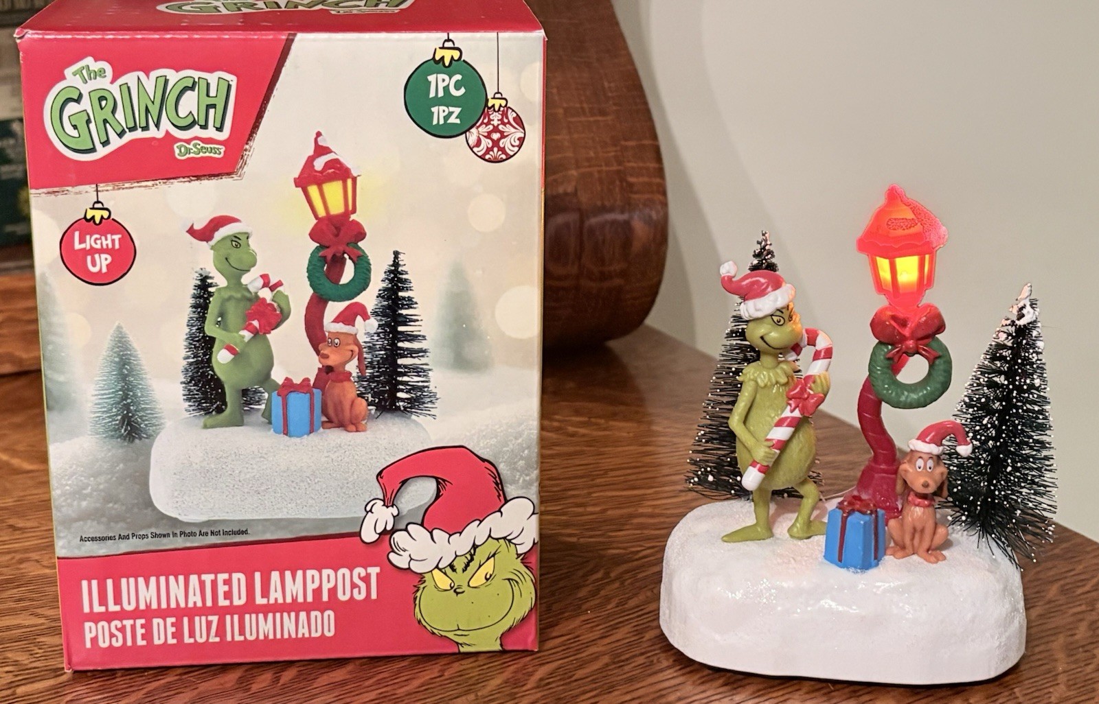 2025 GRINCH Illuminated Lamppost Dr. Seuss by Ruz The Grinch And Max NEW NIB