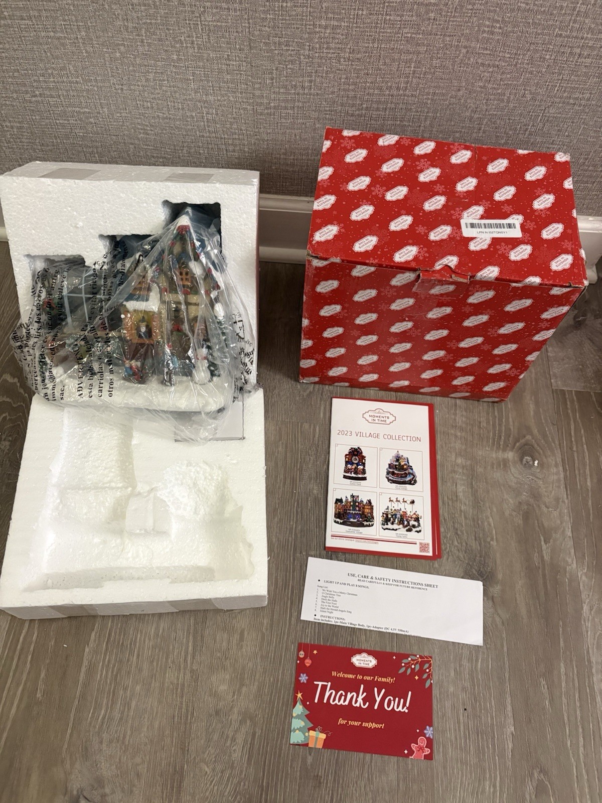 MOMENTS IN TIME 2023 CHRISTMAS SHOP ANIMATED VILLAGE HOUSE W/ BOX TESTED