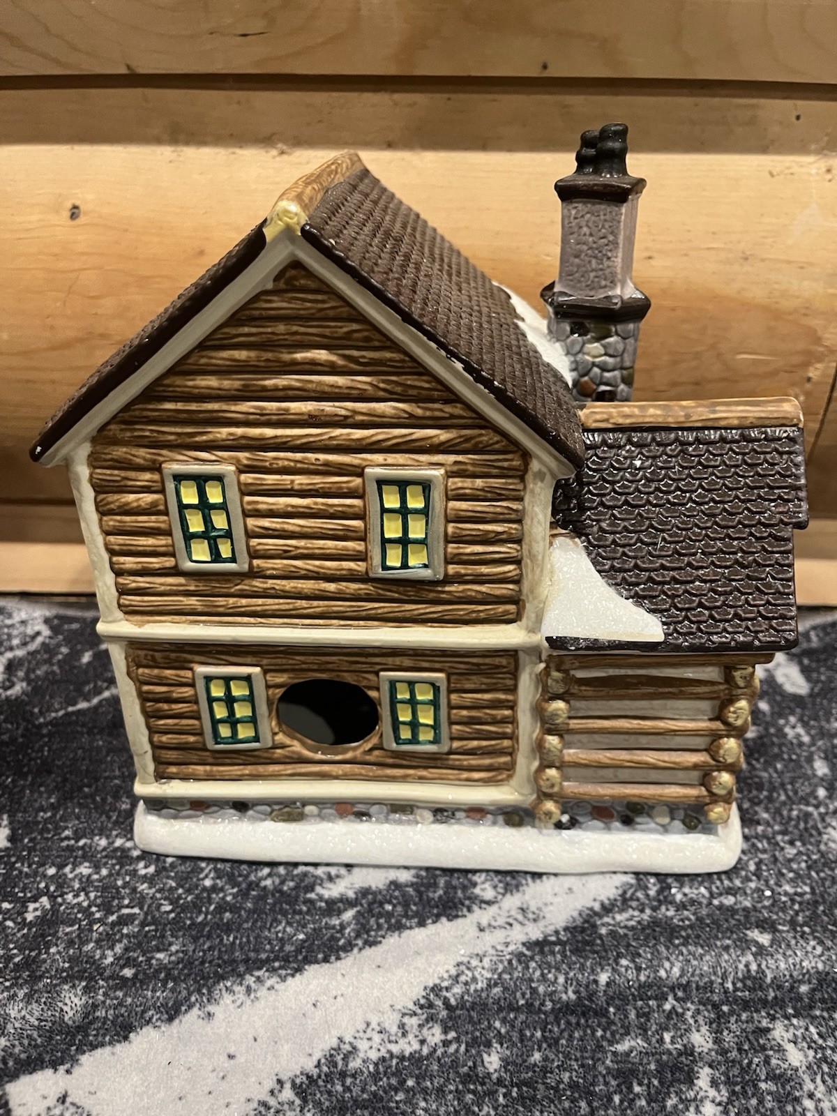 Holiday Inspirations Porcelain Lodge Cabin /w Box