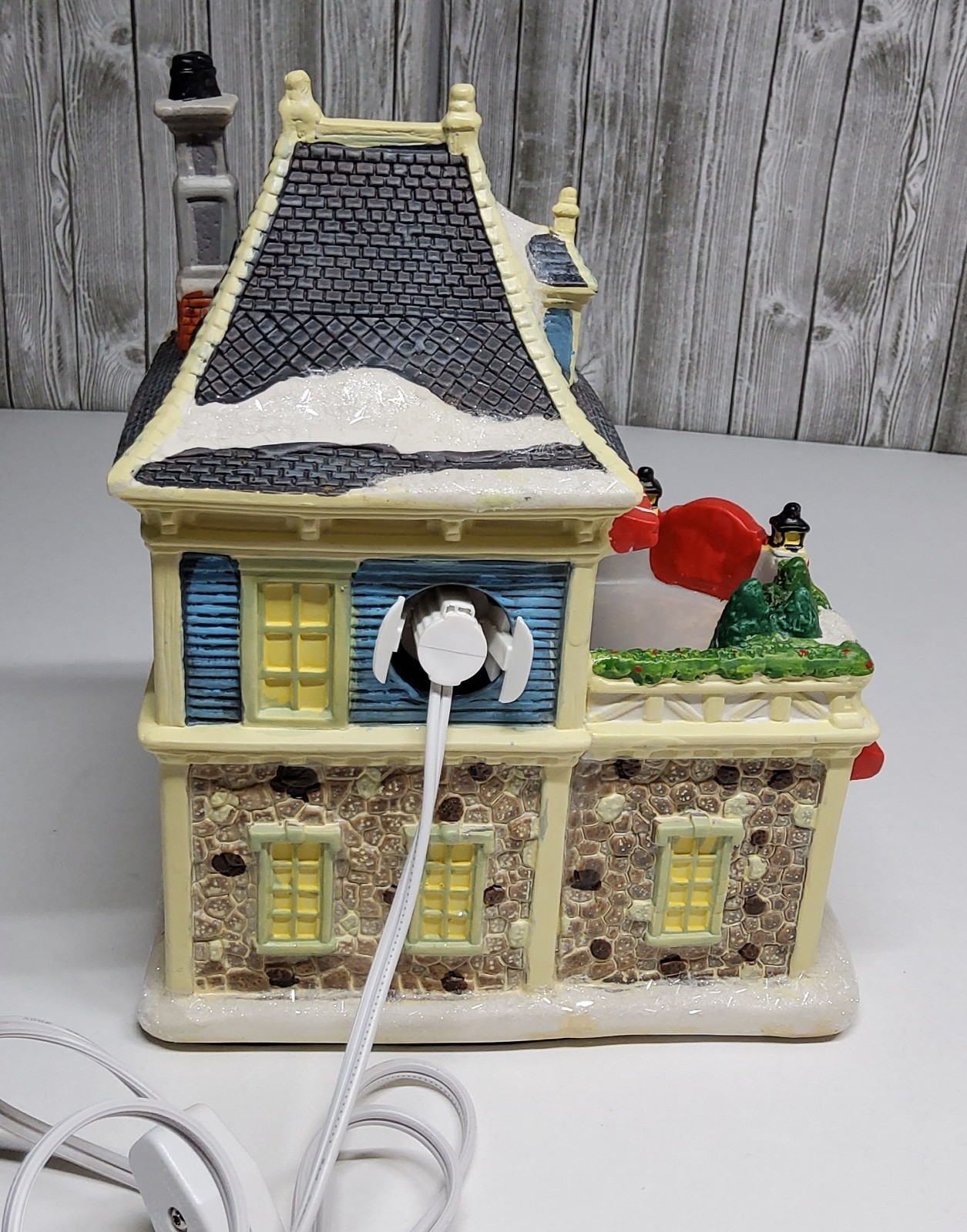 HOLIDAY INSPIRATIONS LIGHTUP ” FLOWER SHOP” VILLAGE HOUSE YEAR 2011