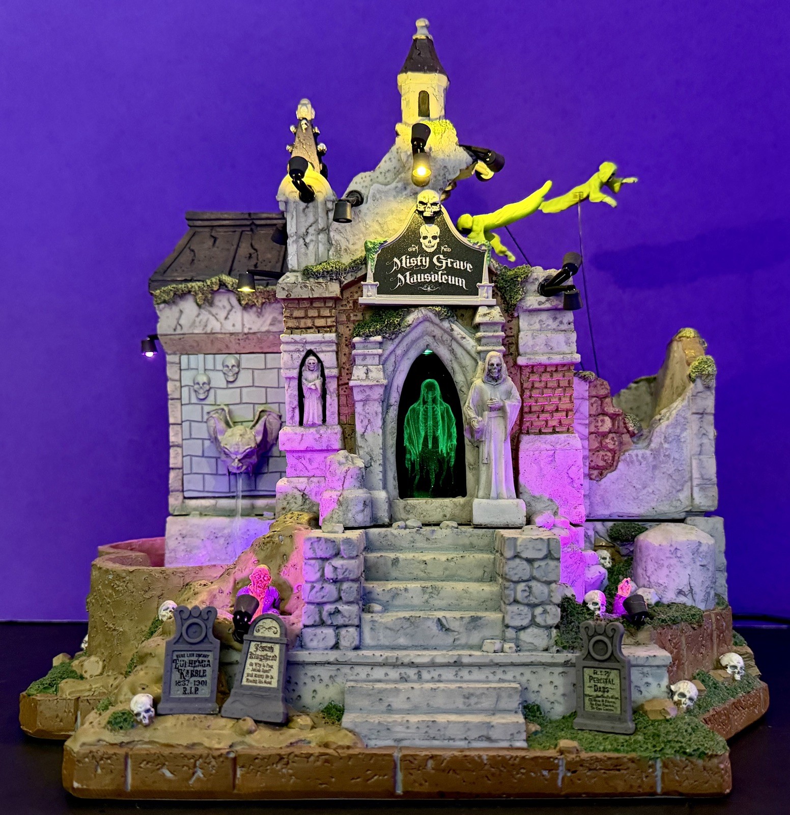 2026 Michaels Exclusive – Lemax Spooky Town: Misty Grave Mausoleum, NEW