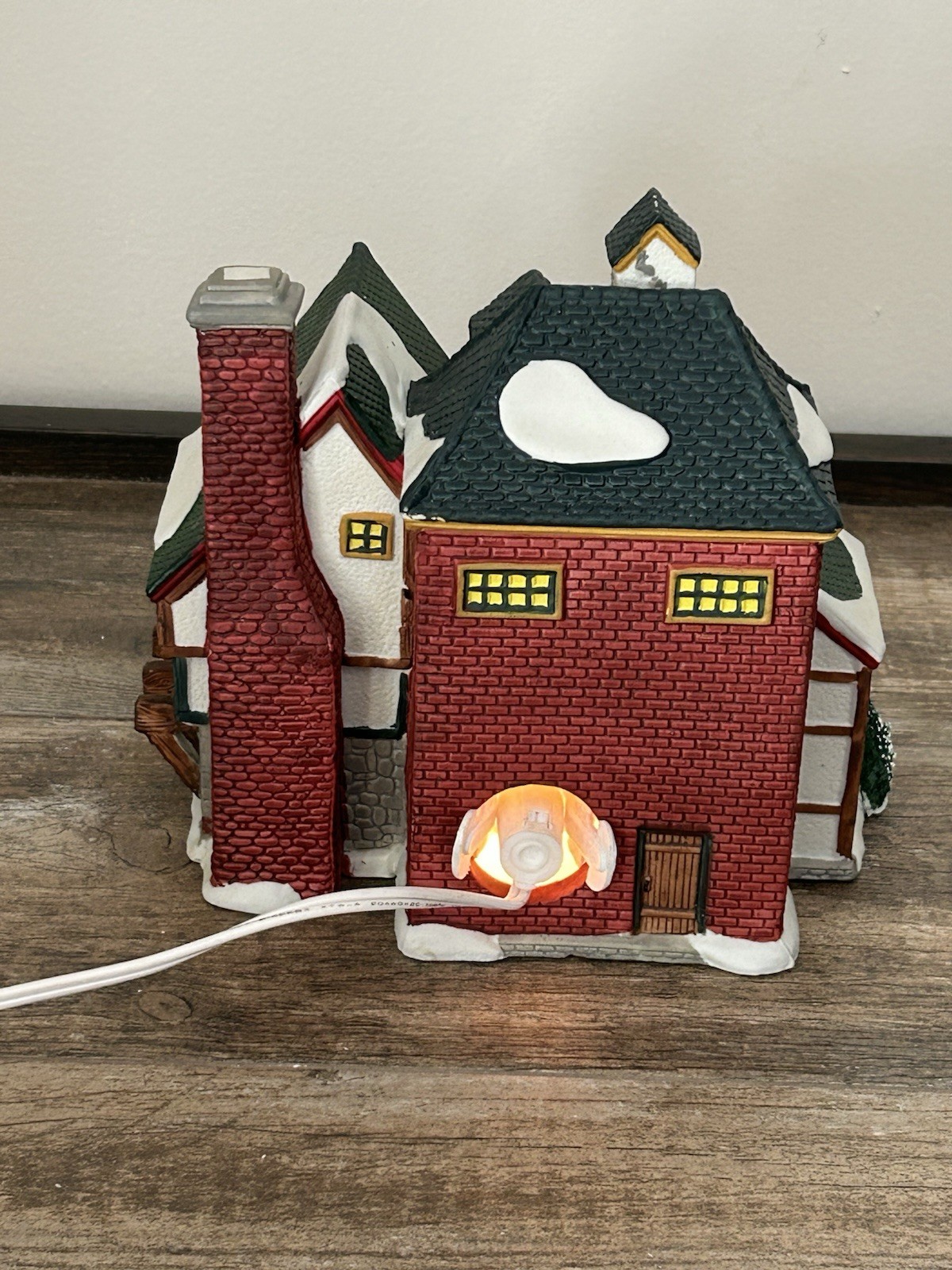 LEMAX Village Collection VAIL Lighted High Peaks Ski Lodge House Christmas 1996