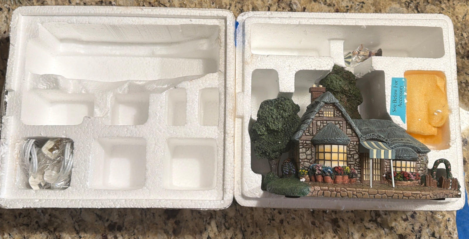 1999 Hawthorne Village FALLBROOKE FLORIST #79981 NIB