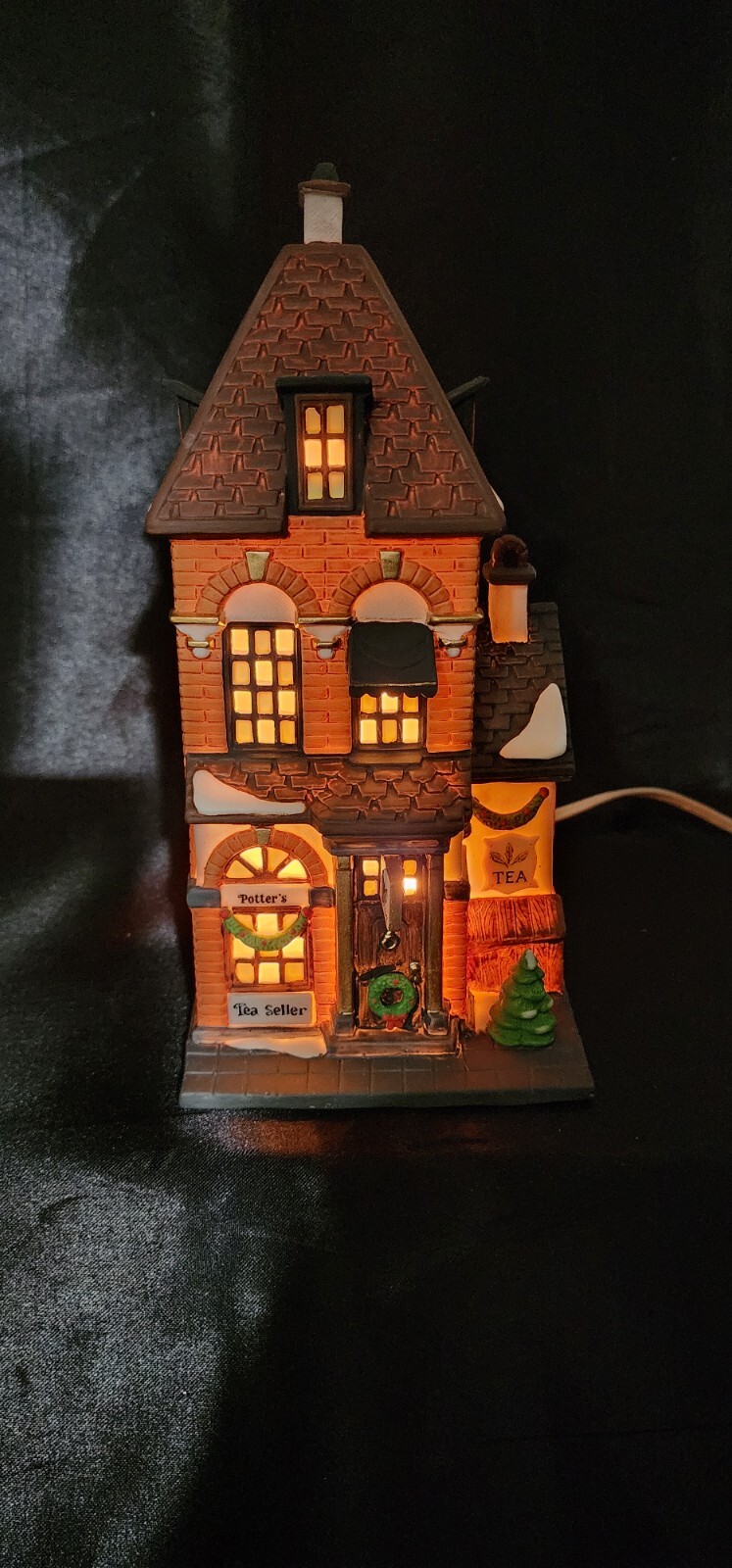 Dept 56 Christmas In The City “Potters Tea Seller” #5880-7 Item#275