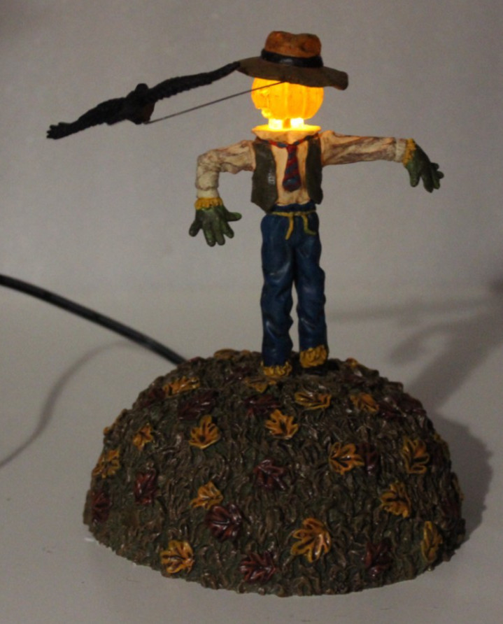 DEPARTMENT 56 HALLOWEEN VILLAGE SCARECROW I’VE GOT MY EYE ON YOU WORKS IN BOX