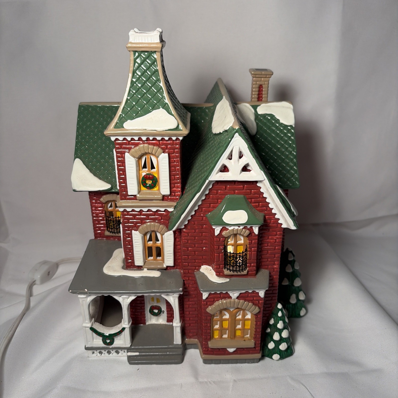 Beacon Hill Victorian House Department 56 Original Snow Village Lighted #5609