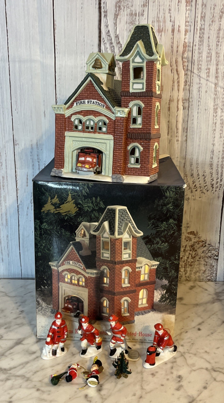 Dickens Keepsake Fire Station 1993 Porcelain Lighted House Christmas Village