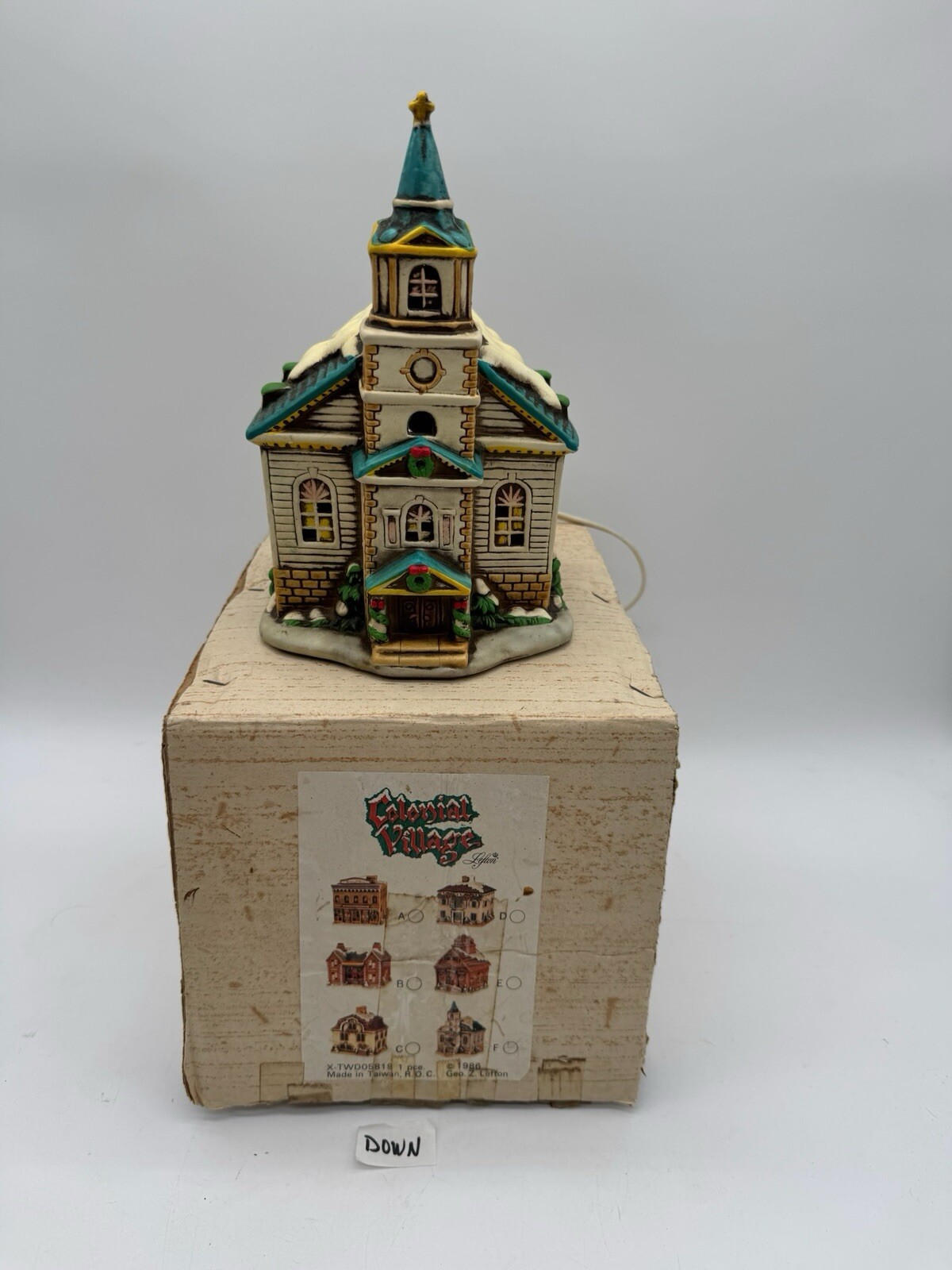 Vintage 1986 Lefton Handpainted Colonial Village Church Light Up Ceramic Taiwan