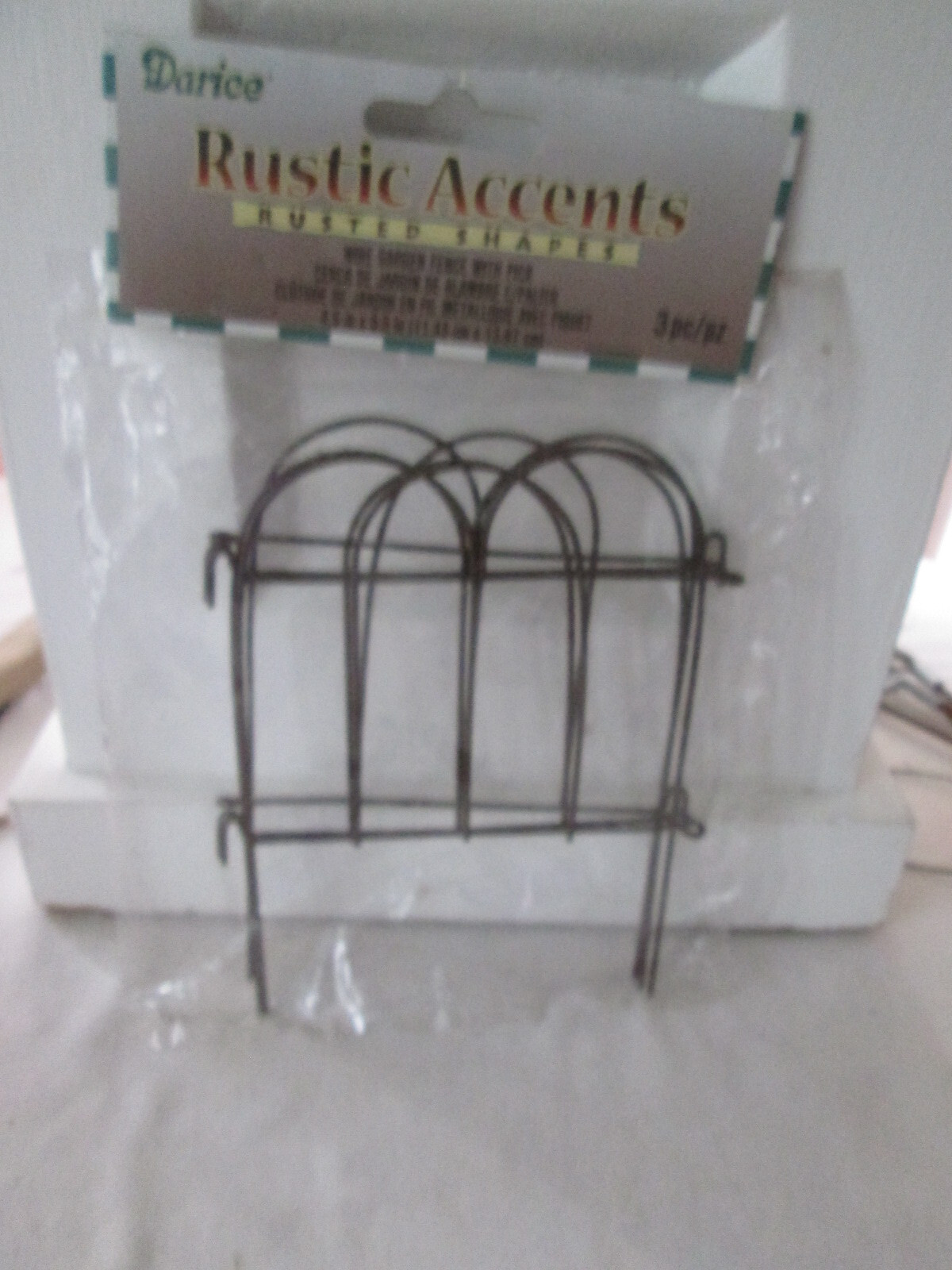 Darice Rustic Accents Rusted Metal Fence, 3 pc. in Package 4.5″ x 5.5″, New