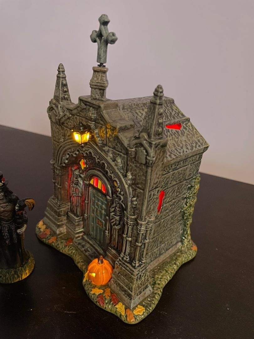 Dept 56 Halloween Rest in Peace 2023 sold w/ Madame Laveau NIB Lit Ceramic Crypt