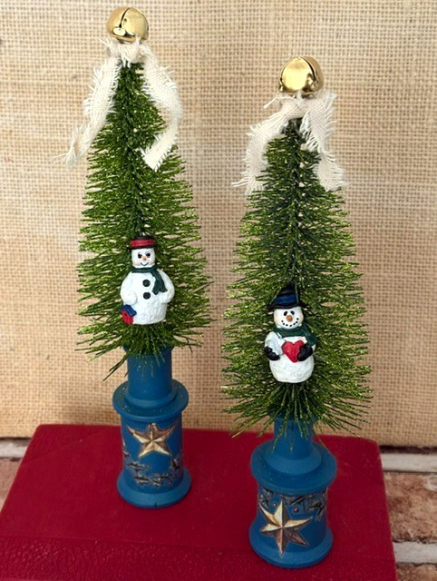 CHRISTMAS IN JULY! BOTTLE BRUSH TREES ON VINTAGE WOODEN THREAD SPOOLS W/ SNOWMEN