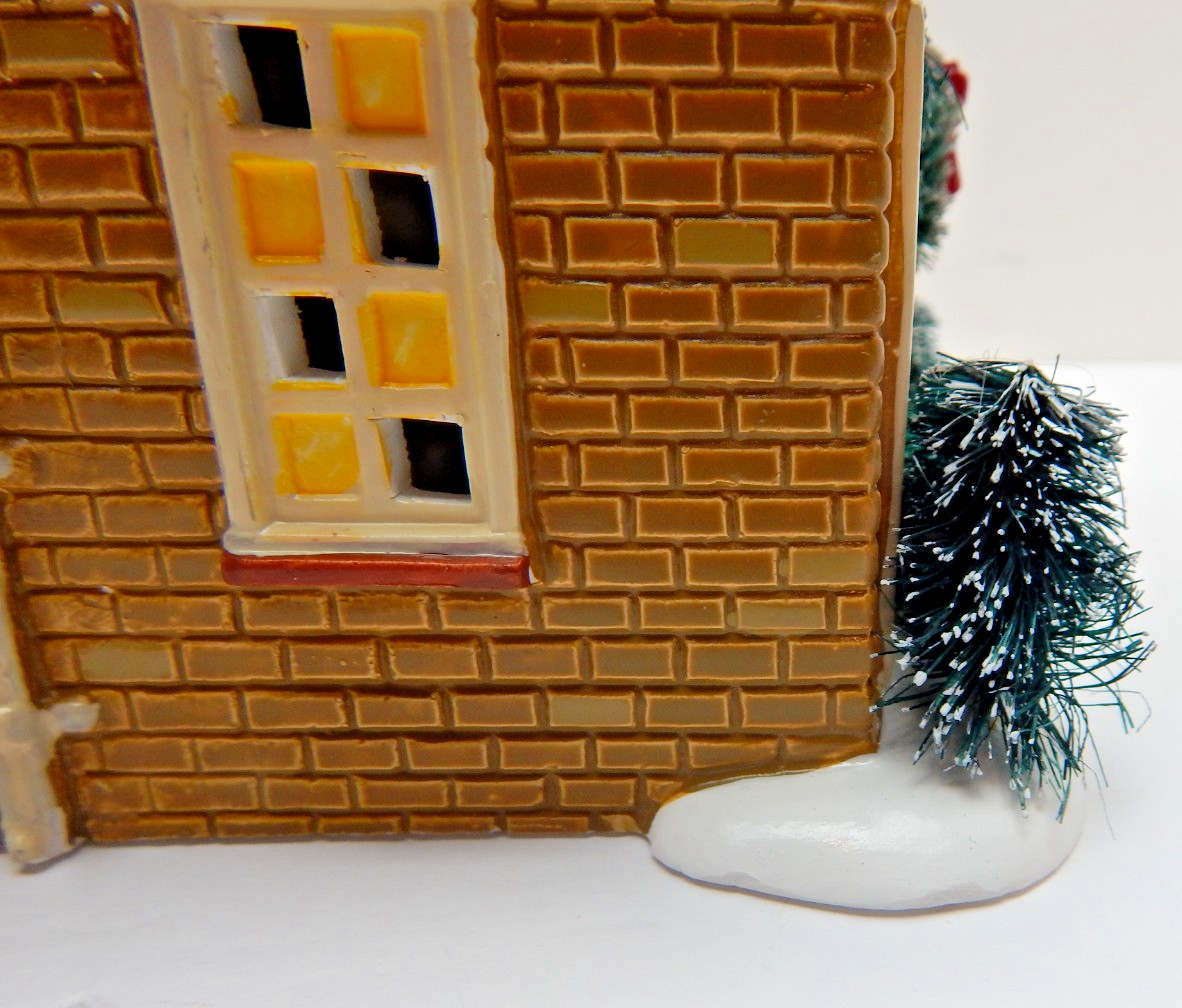 Dept 56 The Original Snow Village Stratford Tan #4036566PP w/Lt Cd/Bx/Slv (5