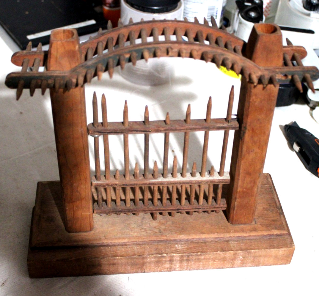 ANTIQUE VICTORIAN ASIAN CHINESE MINIATURE FENCE GATES XMAS VILLAGE RAILROAD WOOD