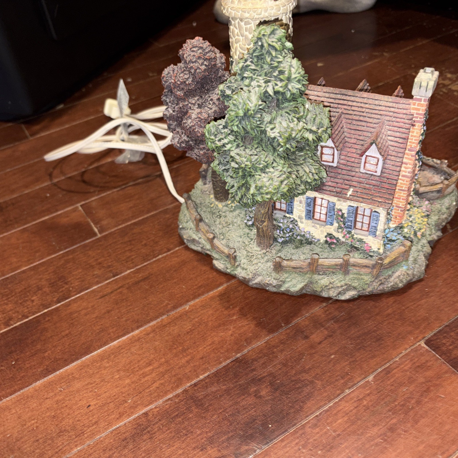 Hawthorne Village Thomas Kinkade Seaside Village Guiding Point Lighthouse Lighte