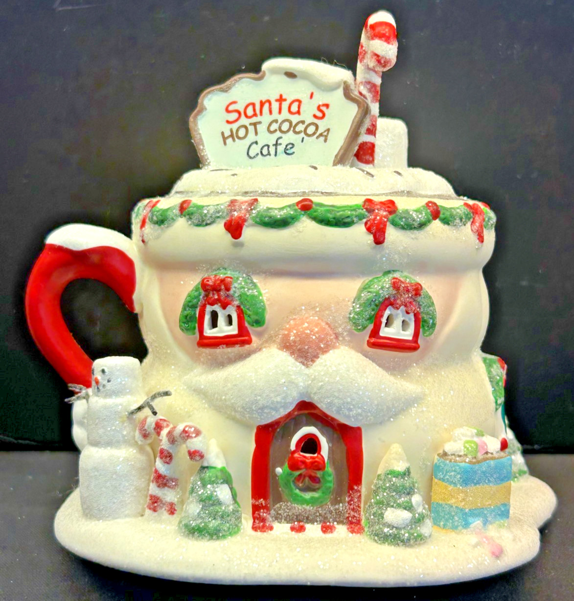 🎅 Dept 56 #4020207 Santa’s Hot Cocoa Café” North Pole Series Sweet Shop