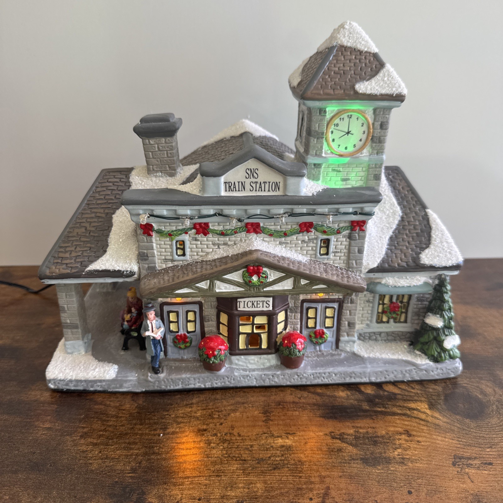 St. Nicholas Square Christmas Village ILLUMINATED TRAIN STATION Adapter & Box