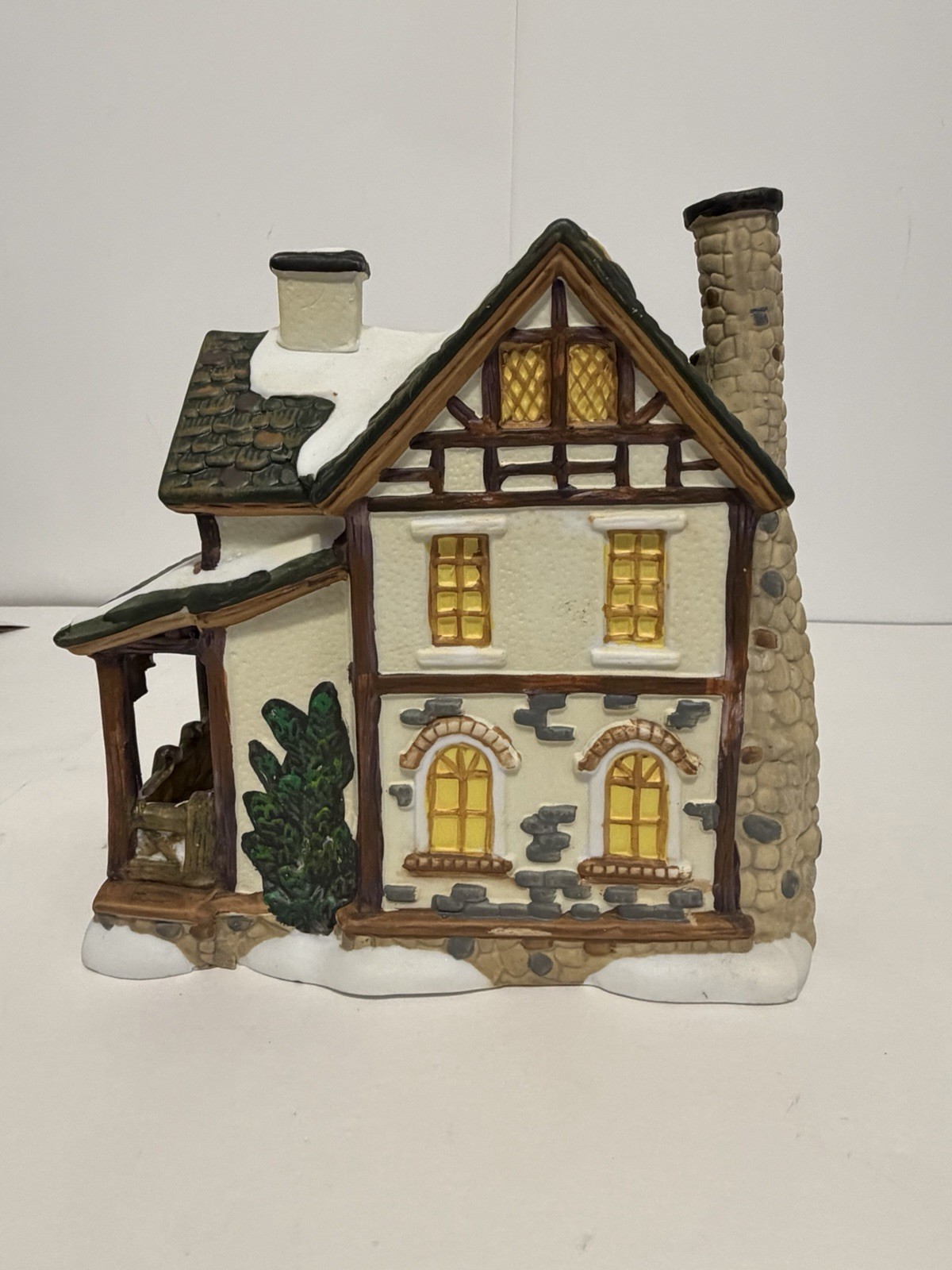 Christmas Village Bed & Breakfast Lighted House Porcelain Cottage Holiday Decor