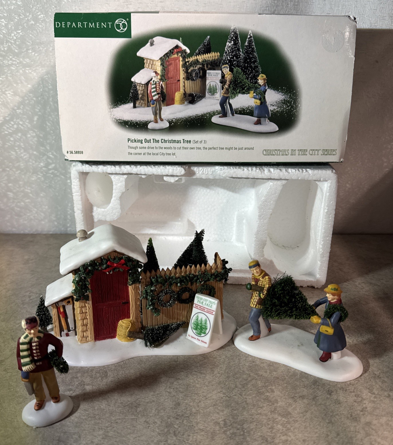 Department 56 Christmas In The City Picking Out The Christmas Tree Set of 3 CH2
