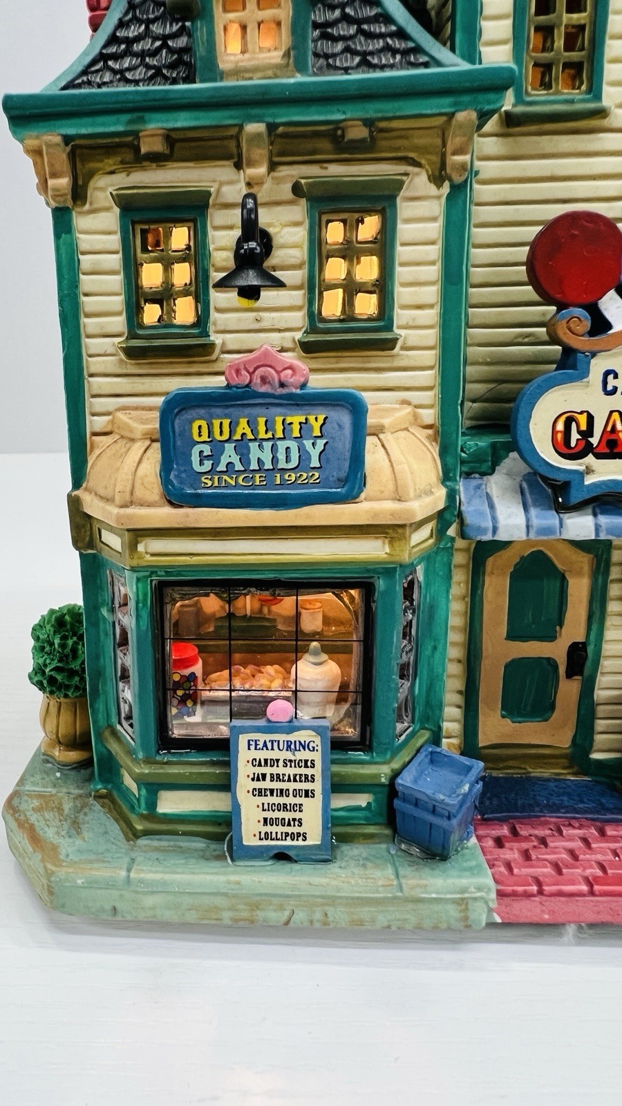 Lemax Caddington Village “Caddington Candies” 35562 Retired 2013 RARE And NEW !
