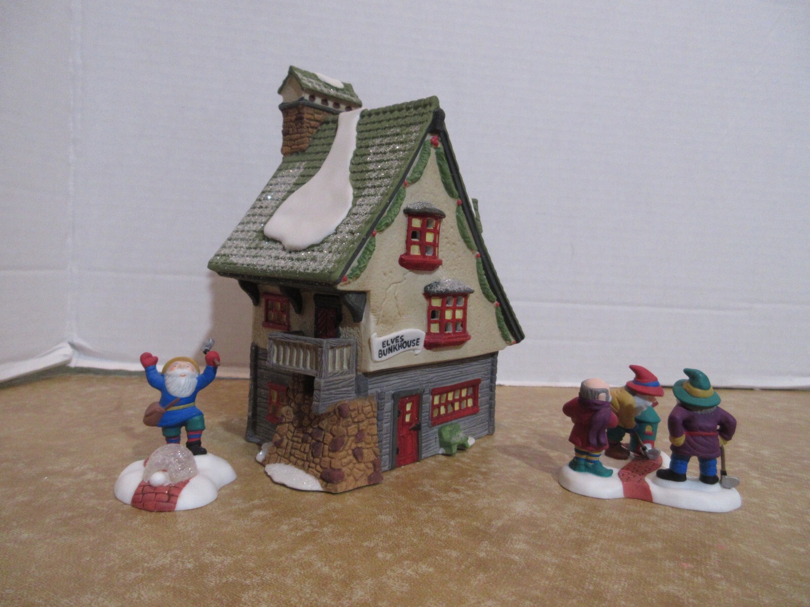 Dept. 56 Heritage North Pole 1990 Elf Bunkhouse & 1999 Tee Time Elves