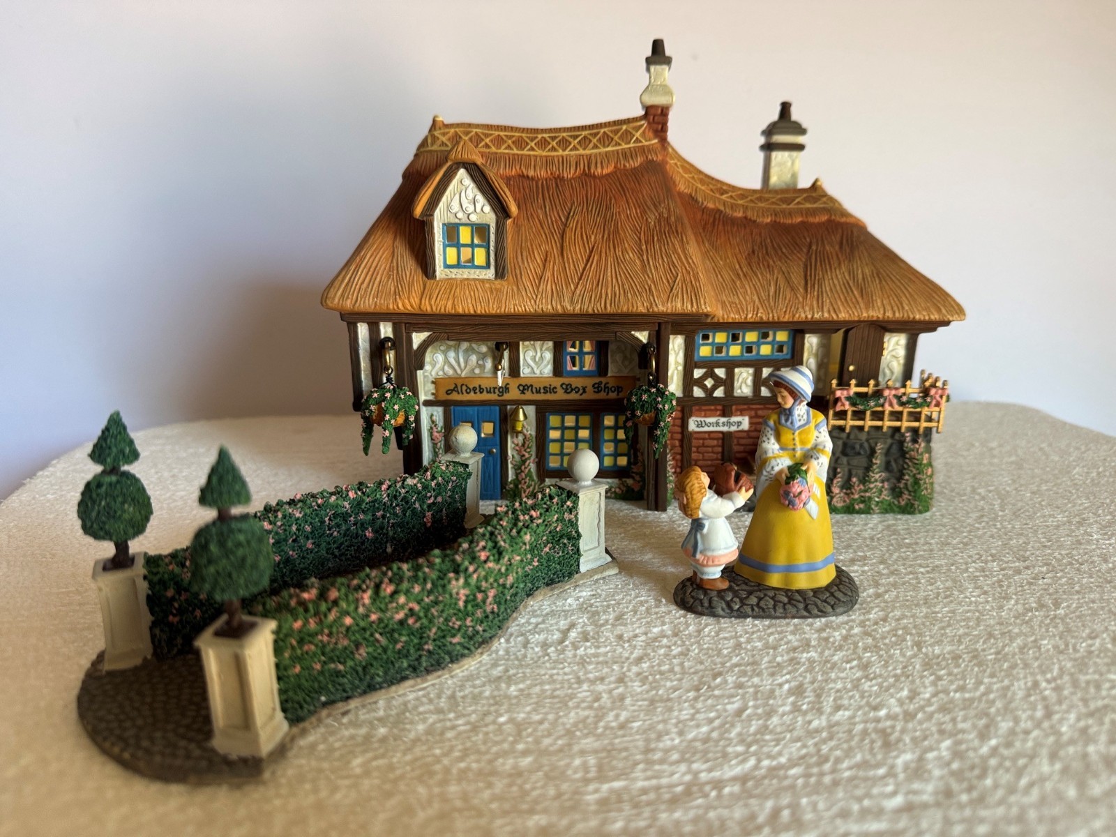 Dept 56 Dickens Vlg “Aldeburg Music Box Shop-Gift Set of 3