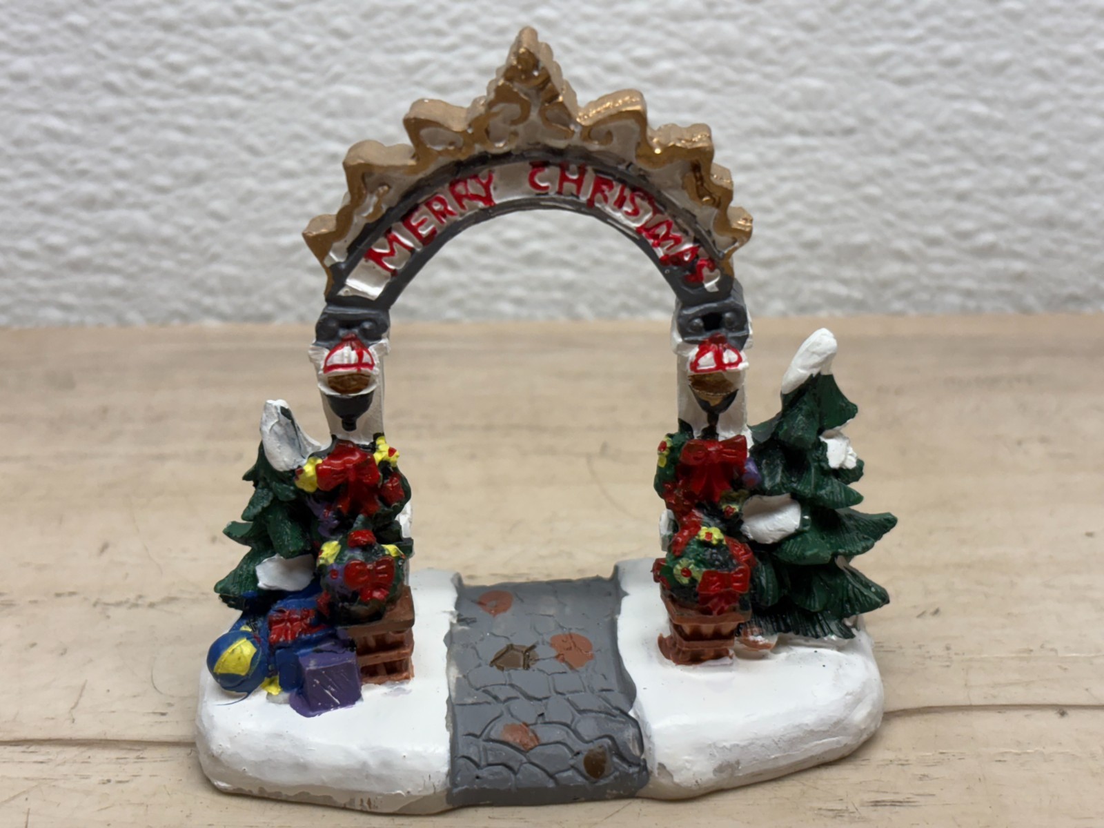 Set Of 3 Christmas Village Ceramic Figurines People And Arch