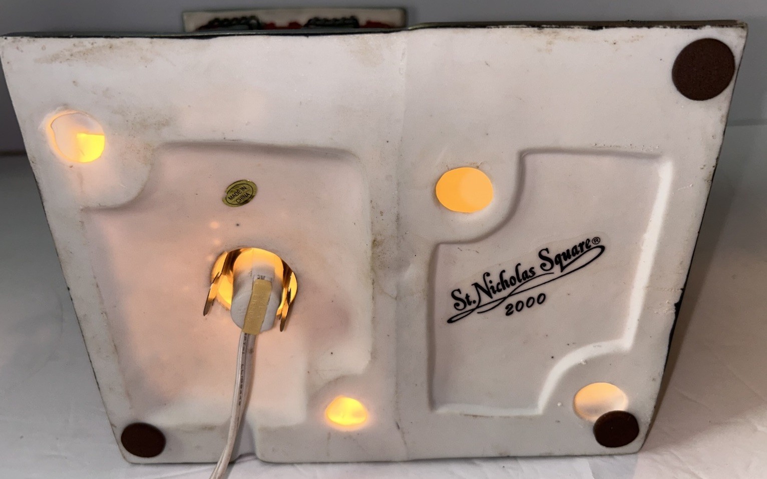 St. Nicholas Square Village Vintage 2000 General Store Farmers Market Lighted