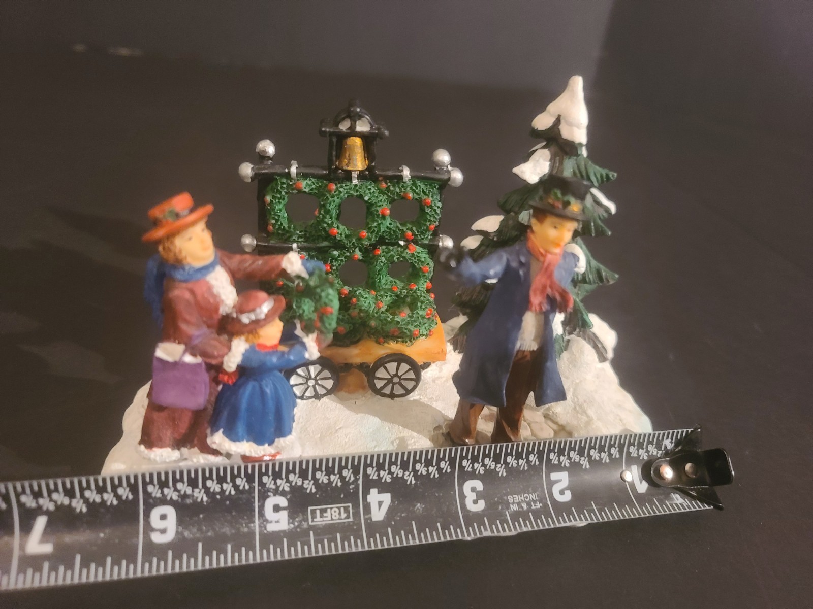 Vintage Ames Victorian Village Collectibles 2001 Wreath Seller In Original Box
