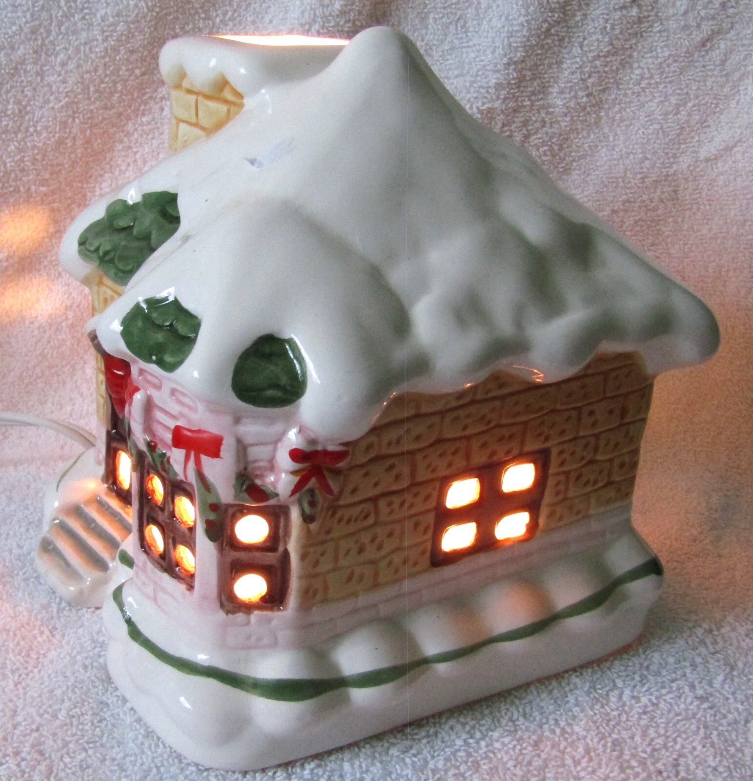 Vintage Ceramic 6″ Snow Covered Cottage Home Christmas Village House W/Light