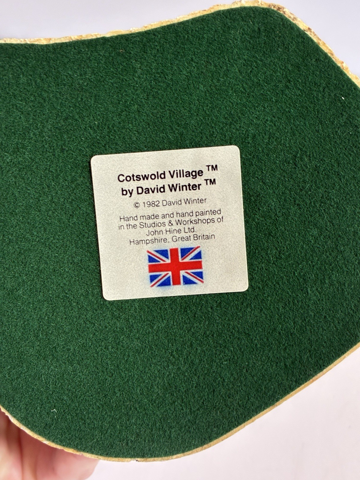 David Winter 1982 Cotswold Village Cottages Figurine in Box w/ COA and Papers