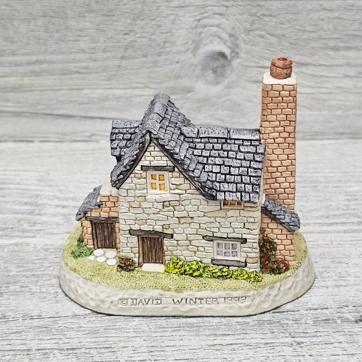 David Winter The Smithy Cottage Village Hand Painted 1993 3.5 Inch