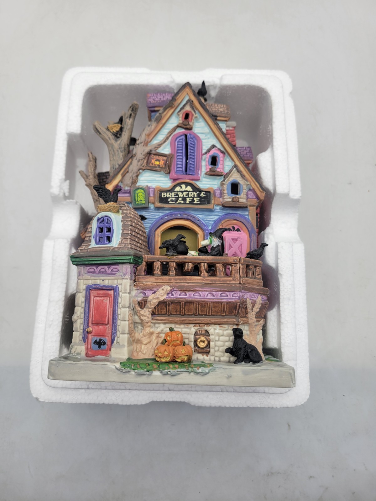 Lemax Spooky Town Raven’s Roost Brewery & Cafe 2019 #95457 Retired DMG / missing