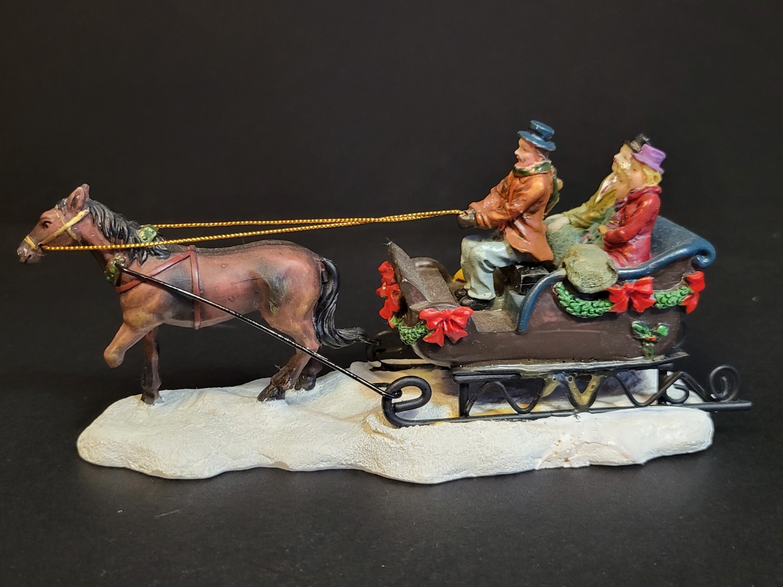 SNS St. Nicholas Square Christmas Village Sleigh Ride Family Dog Horse DAMAGE