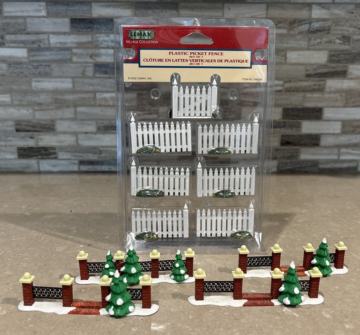 Dept 56 Heritage Village Courtyard Fence #52205 & Lemax Picket Fence # 24800