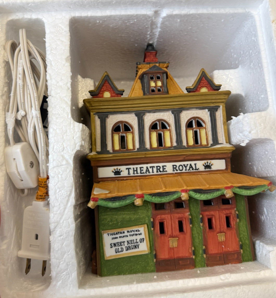 Department 56 Dickens Village Theatre Royal Porcelain Lighted Building #5584-0 1
